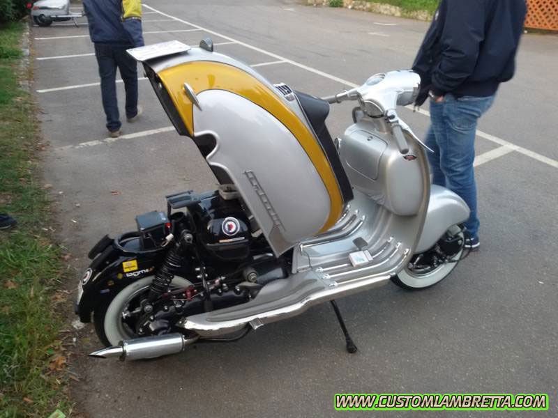 Lambretta Custom Bergamo 01 sollevamento scocca